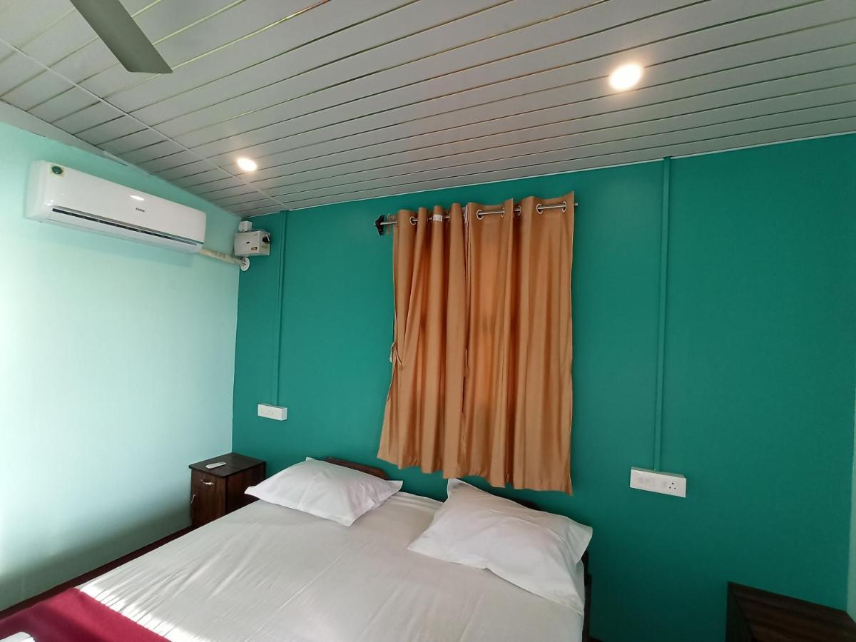 Casa Fiesta Sea Front Beach Huts Patnem Beach Exterior photo