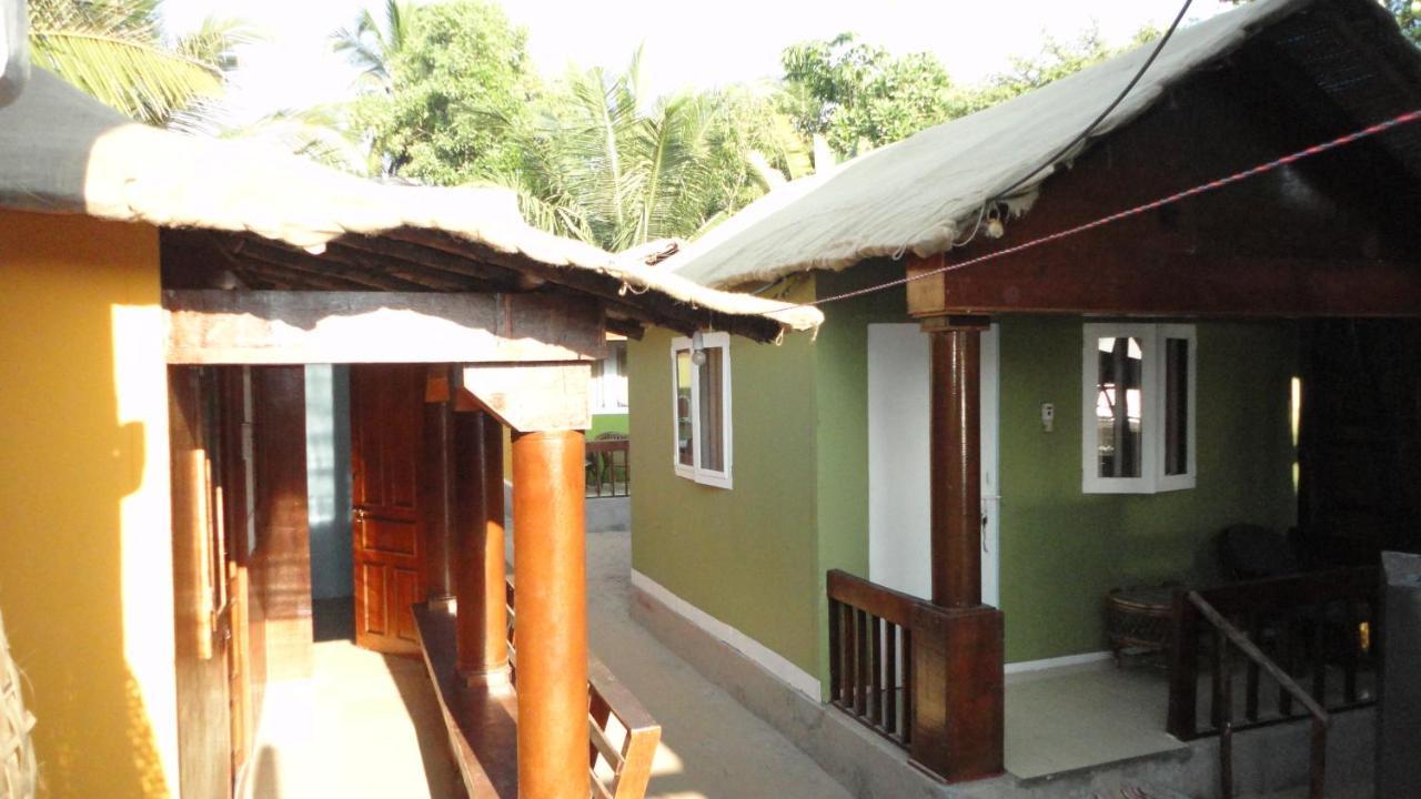 Casa Fiesta Sea Front Beach Huts Patnem Beach Exterior photo