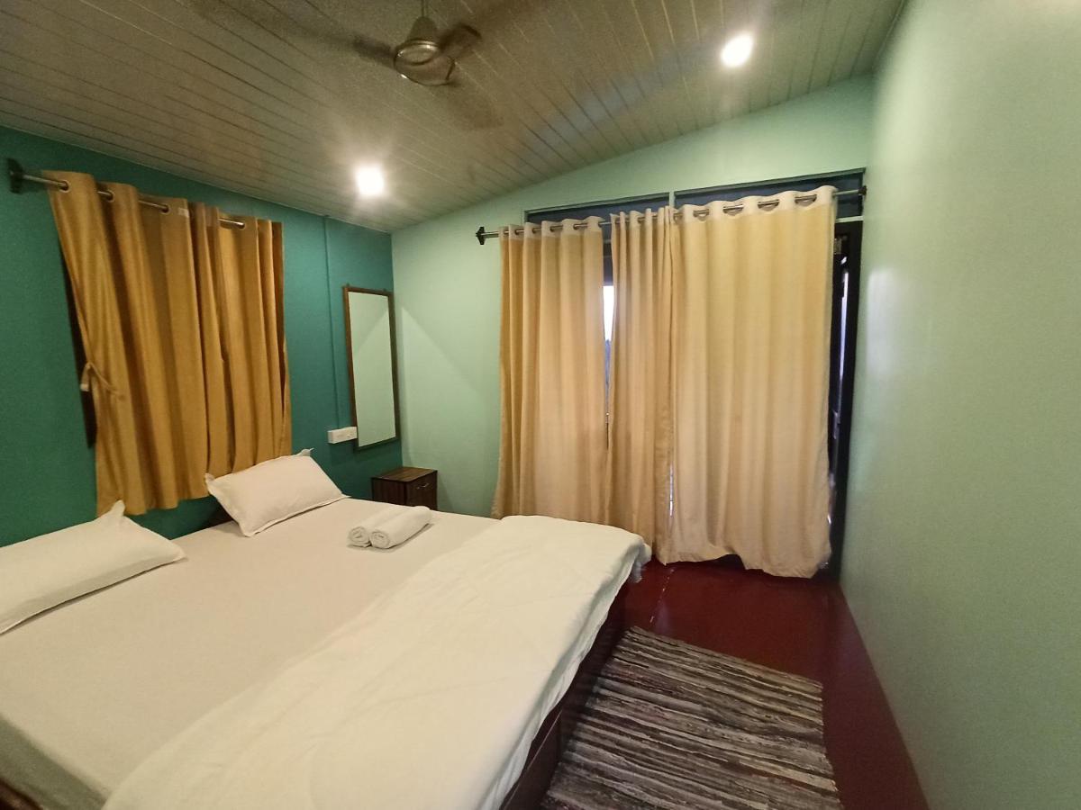 Casa Fiesta Sea Front Beach Huts Patnem Beach Exterior photo