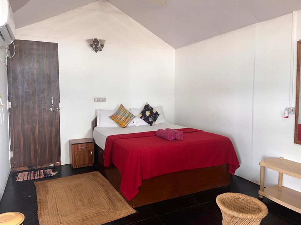 Casa Fiesta Sea Front Beach Huts Patnem Beach Exterior photo