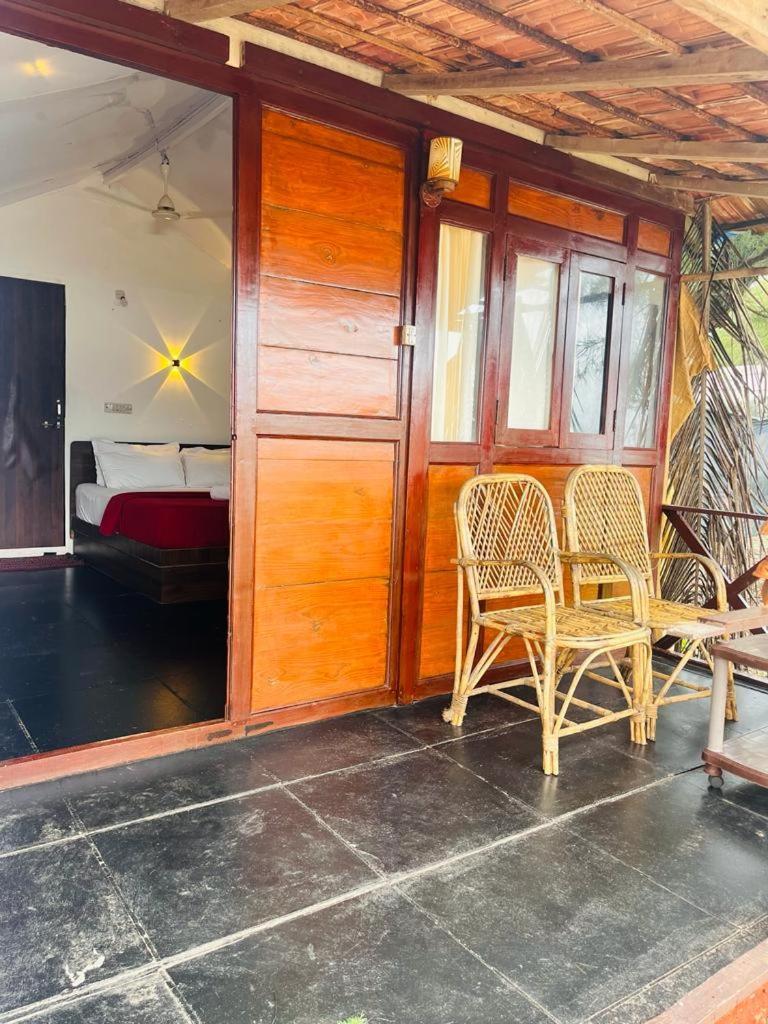 Casa Fiesta Sea Front Beach Huts Patnem Beach Exterior photo