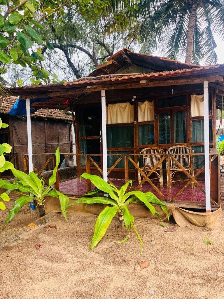 Casa Fiesta Sea Front Beach Huts Patnem Beach Exterior photo