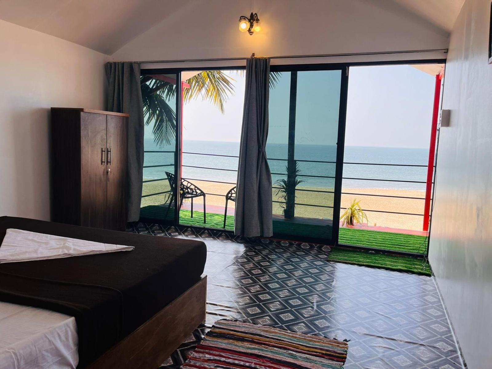 Casa Fiesta Sea Front Beach Huts Patnem Beach Exterior photo